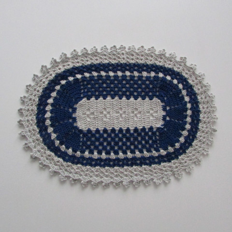 Háčkovaná dečka dekorace prostírání šedá háčkované prostírka dečka ovál oválná tmavěmodrá celoroční handmade na stůl dekorování 
