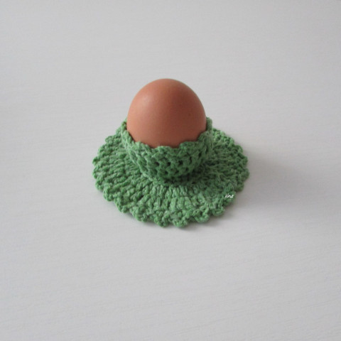 Stojánek na velikonoční vajíčko dekorace zelená jarní jaro velikonoce ozdoba háčkované velikonoční kalíšek handmade na stůl stojánek na vajíčko obal na vajíčko 