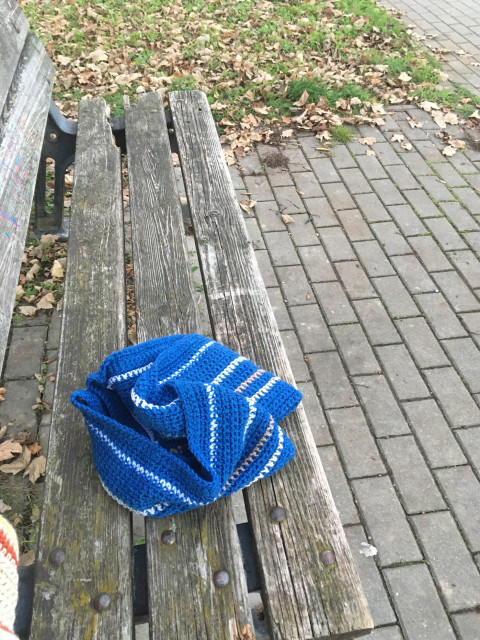 HÁČKOVANÝNÁKRČNÍK V 