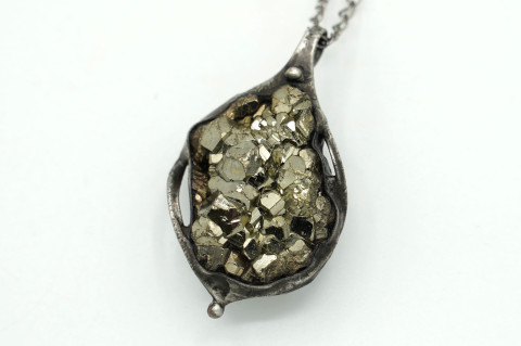 Poklad (pyrit) náhrdelník přívěsek drát cín řetízek pyrit přívěs amulet mosaz drúza 