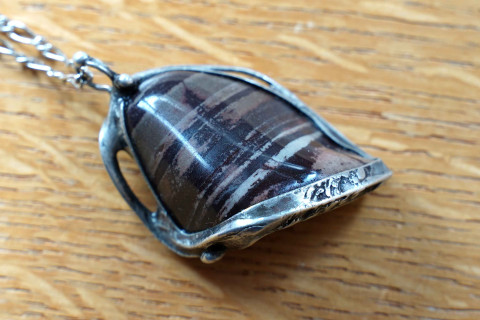 Neznámá krajina (jaspis) náhrdelník přívěsek cín zebra řetízek jaspis přívěs amulet mosaz valounek 