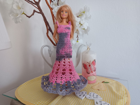 Barbie - dlouhé šatičky panenka klobouček barbie 