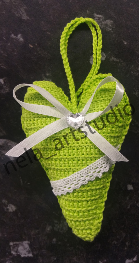 Háčkované srdce žlutozelené srdce handmade ruční výroba originální dárek háčkovaná dekorace dekorace na zavěšení 