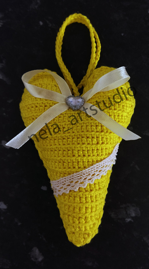 Háčkované srdce žluté srdce handmade ruční výroba originální dárek háčkovaná dekorace dekorace na zavěšení 