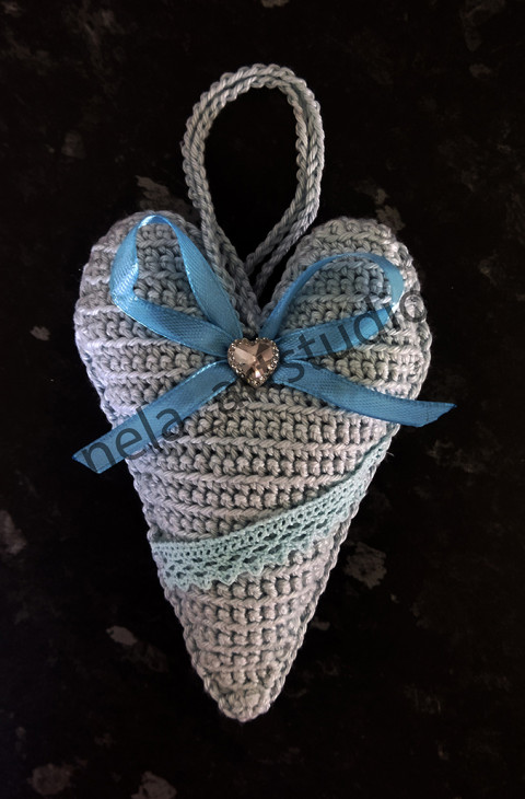 Háčkované srdce světle modré srdce handmade ruční výroba originální dárek háčkovaná dekorace dekorace na zavěšení 