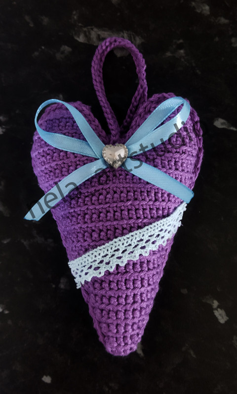 Háčkované srdce fialové srdce handmade ruční výroba originální dárek háčkovaná dekorace dekorace na zavěšení 