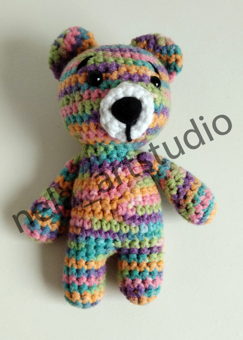 Háčkovaný medvídek barevný medvídek hračka háčkovaný plyšák handmade ruční výroba háčkované zvířátko handmade hračky 