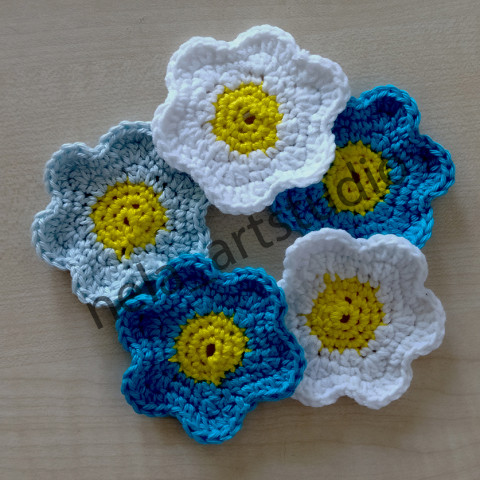 Háčkované kytičky mix doplněk ozdoba kytička handmade nášivka ruční výroba háčkovaná dekorace 