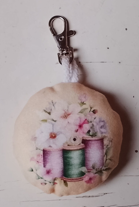 Přívěsek švadlenka 1 přívěsek šití klíčenka švadlenka 