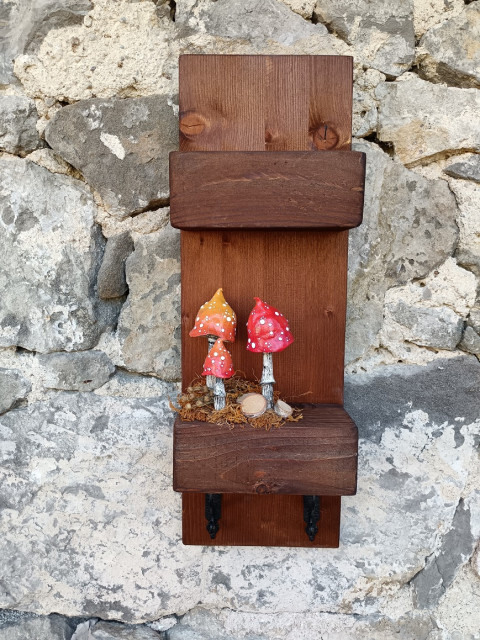 Polička Trio v červenom 