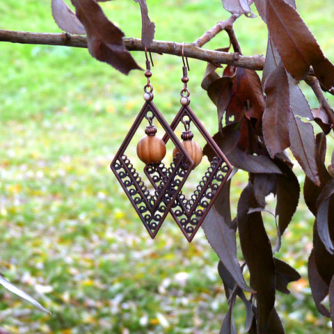 Náušnice - krajkové kosočtverce dřevo náušnice dívčí vintage retro originál krajkové starobylé velké geometrie kosočtverce nepřehlédnutelné dřevěné korálky 