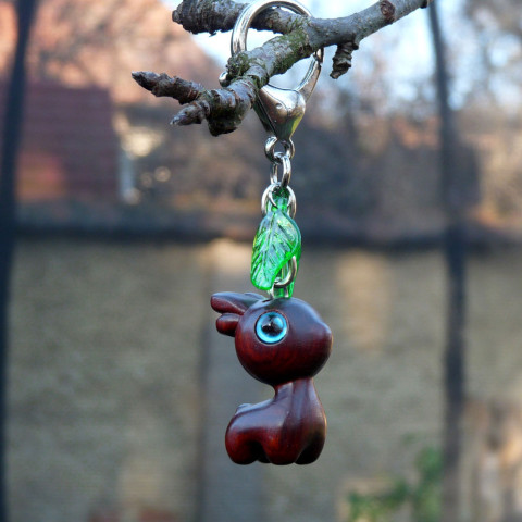 Přívěsek na klíče - jelínek dřevo dřevěný dřevěné přívěsek zvíře dárek dáreček přírodní klíčenka ozdoba karabinka veselý drobnost pozornost hravý zvířátko jelen jelínek koloušek atraktivní 