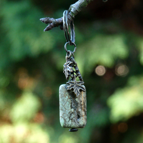 Přívěsek na klíče - ryolit přívěsek dárek dáreček přírodní klíčenka ozdoba lesní minerál ryolit drobnost ochrana kroužek minerály pozornost unisex moudrost atraktivní uzemění 