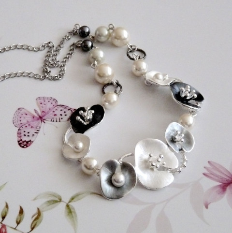 Náhrdelník - zimní fantazie náhrdelník fantazie květy zimní perly společenský krátký originál slavnostní večerní květinový handmade 