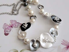 Náhrdelník z mušlí shiva - kávový