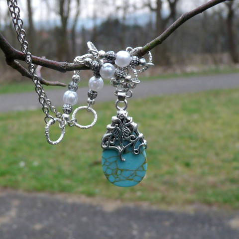 Náhrdelník - tyrkenit v krajce náhrdelník originální řetízek perličky originál dlouhý jemný minerály delší tyrkenit handmade řetízkový 