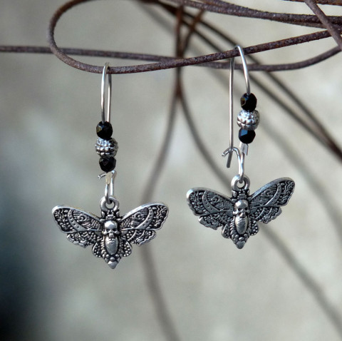 Náušnice - lišaj smrtihlav náušnice noční motýl dívčí čarodějnice dušičky noc motýli soumrak haloween gotika můra můry čarodějka gotic neokoukané smrtihlav witch lišaj 