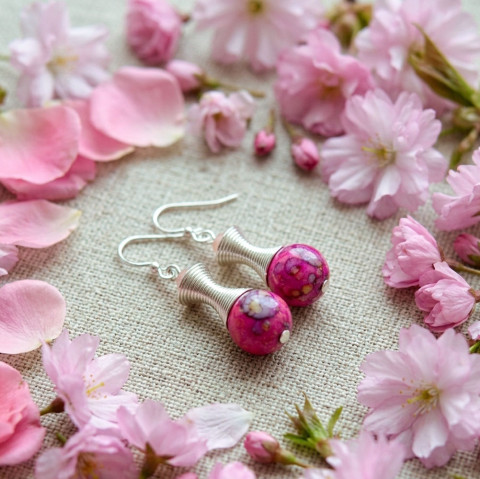 Náušnice - veselé léto (růžové) dárek náušnice kuličky růžová letní květiny veselé zahrada léto pink drobnost rose růžové originál drobné handmade lehoučké rozpustilé skvrnité 