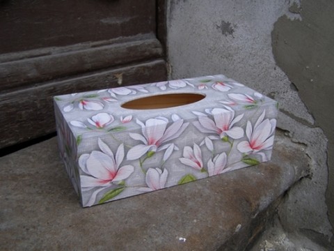 Krabička na kapesníky Magnolie dekorace box srdíčko krabička kapesníky květy krabice květiny růže decoupage květ patina růžičky ubrousek rose tulipán tulipány růžička magnolie noty patinovaná kapesníkovník sušené sušený růžemi srdcem růžičkami srdci kyvětiny 