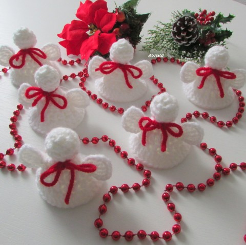 Andílci (sada 6ks) červená dekorace vánoce bílá ozdoba háčkované akryl anděl andílek andělíček handmade svátky angel crochet christmas xmas vánoční anděl 