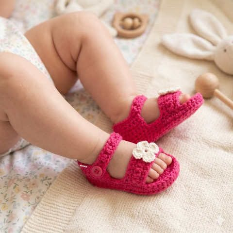Sandálky děti růžová holčička holčičí letní miminko léto háčkované holka vzdušné botičky knoflíček handmade lehoučké capáčky magenta sandálky 