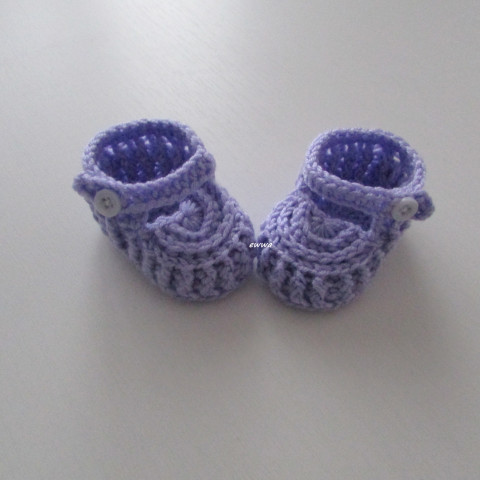 Botičky děti podzim levandulová jaro miminko háčkované hřejivé fialková botičky teplé unisex knoflíček celoroční handmade capáčky 