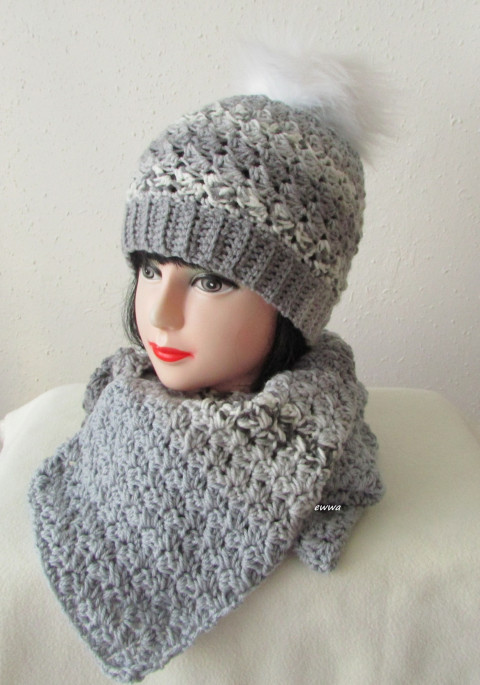 Čepice + dlouhá šála čepice bílá šála šedá souprava dámská zimní háčkované akryl hřejivé bambule handmade set světlešedá tmavěšedá ewwa  Čepice + dlouhá šála čepice bílá šála šedá souprava dámská zimní háčkované akryl hřejivé bambule handmade set světlešedá tmavěšedá ewwa