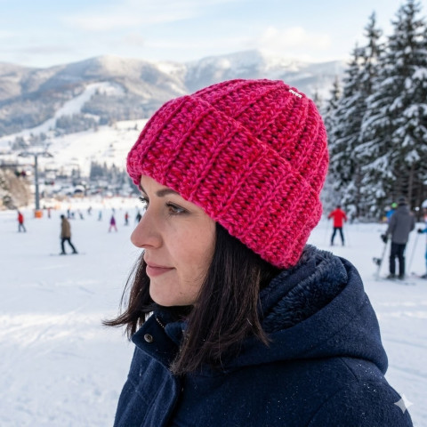 Čepice unisex červená zima velká růžová čepice háčkovaná pružná zimní akryl unisex hřejivá crochet lurex debilka 