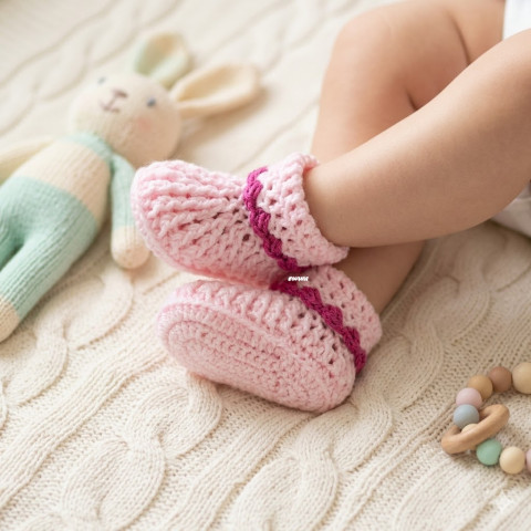 Háčkované botičky (9 cm) děti zima podzim růžová holčička holčičí akryl hřejivé fuchsiová pružné botičky teplé capáčky novorozenec mimi magenta newborn antipilling 