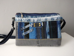 Bílá saténová růže.