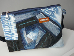 Bílá saténová růže.