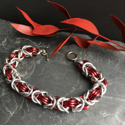 Byzantine red & silver - náramek červená náramek stříbrná kroužky kroužkování chainmaille pink 