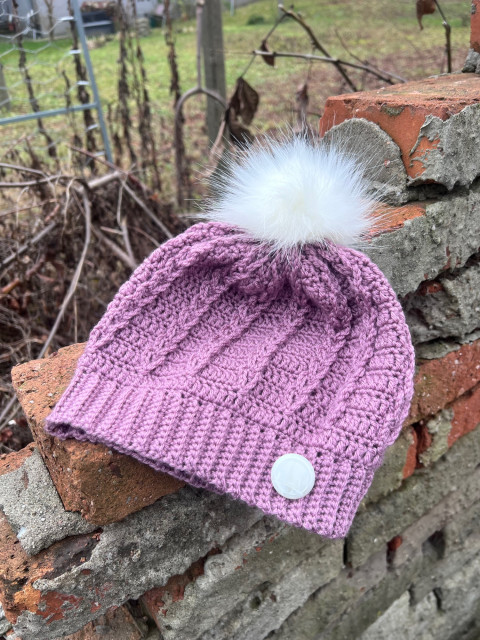 Starorůžová čepice s bambulí čepice háčkovaná bambule 