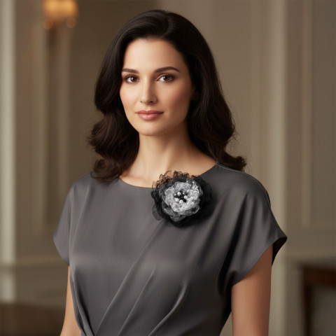 Brož Smuteční chryzantéma brož květina organza chryzantéma smutek střapatka 