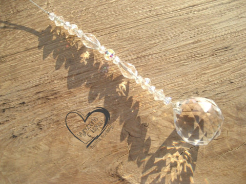 ZÁVĚSNÝ KRYSTAL BÍLÝ - KOULE 3CM koule slunce křišťál duhový duha duhy energie broušený broušená závěsný čakrový energetický křišťálový světla světlohra lapač feng shui krystak hra barev feng šuej  ZÁVĚSNÝ KRYSTAL BÍLÝ - KOULE 3CM koule slunce křišťál duhový duha duhy energie broušený broušená závěsný čakrový energetický křišťálový světla světlohra lapač feng shui krystak hra barev feng šuej