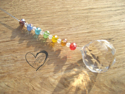 ZÁVĚSNÝ KRYSTAL ČAKROVÝ KOULE 3CM koule slunce křišťál duhový duha duhy energie broušený broušená závěsný čakry čakrový energetický křišťálový světla světlohra lapač feng shui krystak hra barev feng šuej  ZÁVĚSNÝ KRYSTAL ČAKROVÝ KOULE 3CM koule slunce křišťál duhový duha duhy energie broušený broušená závěsný čakry čakrový energetický křišťálový světla světlohra lapač feng shui krystak hra barev feng šuej