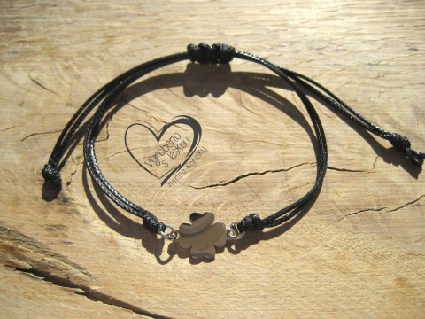 ŠŇŮRKOVÝ NÁRAMEK - ČTYŘLÍSTEK 2. provázkový šňůrkový jednoduchý s  ŠŇŮRKOVÝ NÁRAMEK - ČTYŘLÍSTEK 2. provázkový šňůrkový jednoduchý s