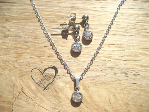 BÍLÁ SOUPRAVA Z NEREZ OCELI nerez ocel řetízek náušnice jemn  BÍLÁ SOUPRAVA Z NEREZ OCELI nerez ocel řetízek náušnice jemn