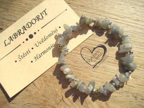 NÁRAMEK S MINERÁLEM - LABRADORIT náramek minerál gumička zlomky minerální sekaný  NÁRAMEK S MINERÁLEM - LABRADORIT náramek minerál gumička zlomky minerální sekaný