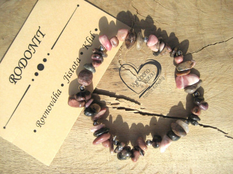 NÁRAMEK S MINERÁLEM RODONIT I. náramek minerál gumička zlomky minerální sekaný  NÁRAMEK S MINERÁLEM RODONIT I. náramek minerál gumička zlomky minerální sekaný