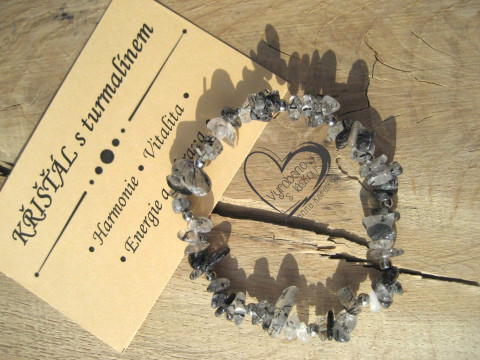 PRUŽNÝ NÁRAMEK KŘIŠŤÁL S TURMALÍNEM náramek minerál gumička zlomky minerální sekaný  PRUŽNÝ NÁRAMEK KŘIŠŤÁL S TURMALÍNEM náramek minerál gumička zlomky minerální sekaný