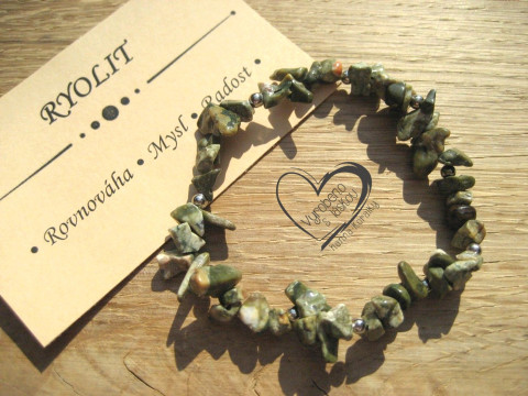 PRUŽNÝ NÁRAMEK S MINERÁLEM - RYOLIT náramek minerál gumička zlomky minerální sekaný  PRUŽNÝ NÁRAMEK S MINERÁLEM - RYOLIT náramek minerál gumička zlomky minerální sekaný