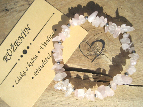 PRUŽNÝ NÁRAMEK S MINERÁLEM RŮŽENÍN náramek minerál gumička zlomky minerální sekaný  PRUŽNÝ NÁRAMEK S MINERÁLEM RŮŽENÍN náramek minerál gumička zlomky minerální sekaný