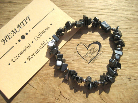 PRUŽNÝ NÁRAMEK S MINERÁLEM HEMATIT náramek minerál gumička zlomky minerální sekaný  PRUŽNÝ NÁRAMEK S MINERÁLEM HEMATIT náramek minerál gumička zlomky minerální sekaný