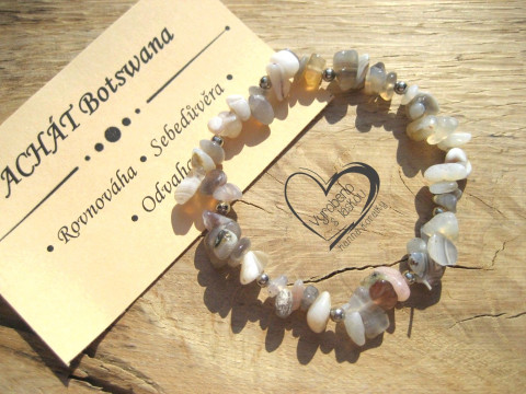 NÁRAMEK S MINERÁLEM ACHÁT BOTSWANA náramek minerál gumička zlomky minerální sekaný  NÁRAMEK S MINERÁLEM ACHÁT BOTSWANA náramek minerál gumička zlomky minerální sekaný