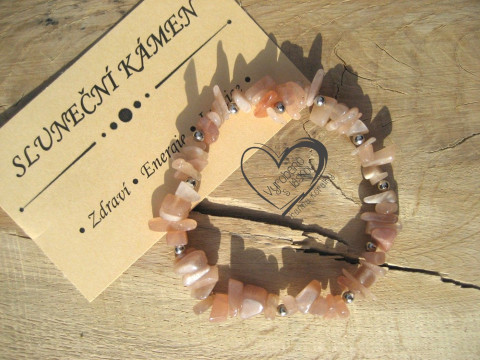 NÁRAMEK S MINERÁLEM SLUNEČNÍ KÁMEN náramek minerál gumička zlomky minerální sekaný  NÁRAMEK S MINERÁLEM SLUNEČNÍ KÁMEN náramek minerál gumička zlomky minerální sekaný