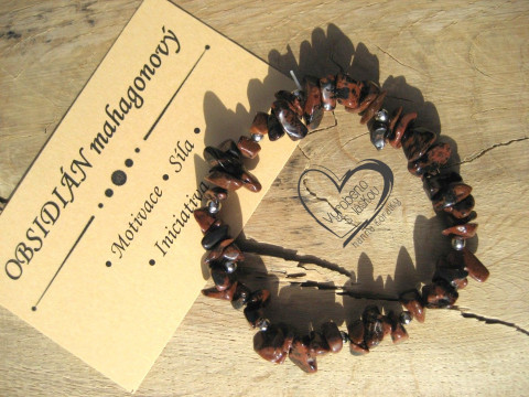 NÁRAMEK - MINERÁL OBSIDIÁN MAHAGON náramek minerál gumička zlomky minerální sekaný  NÁRAMEK - MINERÁL OBSIDIÁN MAHAGON náramek minerál gumička zlomky minerální sekaný