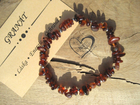 NÁRAMEK S MINERÁLEM - GRANÁT I. náramek minerál gumička zlomky minerální sekaný  NÁRAMEK S MINERÁLEM - GRANÁT I. náramek minerál gumička zlomky minerální sekaný