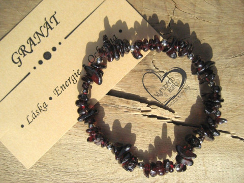 NÁRAMEK S MINERÁLEM - GRANÁT III. náramek minerál gumička zlomky minerální sekaný  NÁRAMEK S MINERÁLEM - GRANÁT III. náramek minerál gumička zlomky minerální sekaný