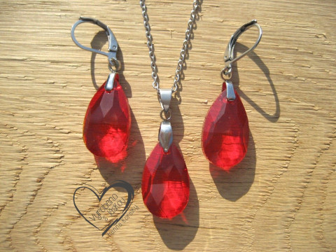 SADA Z NEREZ OCELI - ČERVENÉ KAPKY ocelový řetízek náušnice slza  SADA Z NEREZ OCELI - ČERVENÉ KAPKY ocelový řetízek náušnice slza